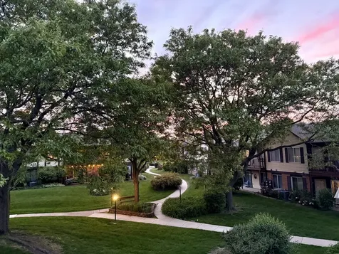 372 Sandhurst Circle Glen Ellyn IL 60137