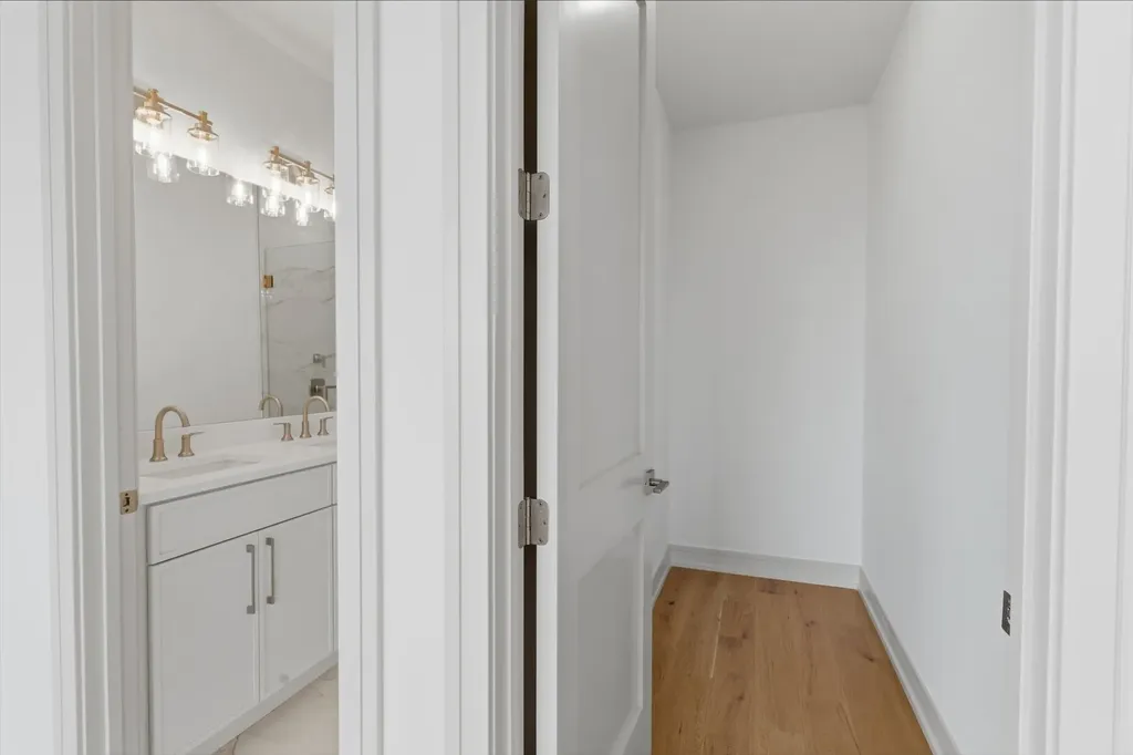6414 North Francisco Avenue Chicago IL 60645