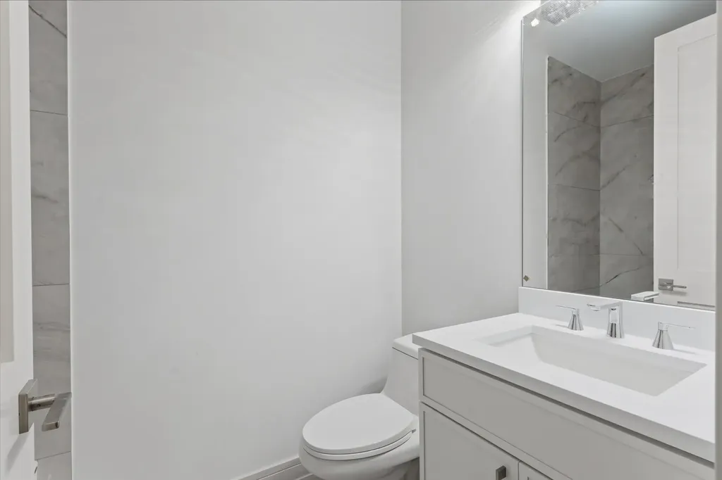 6414 North Francisco Avenue Chicago IL 60645