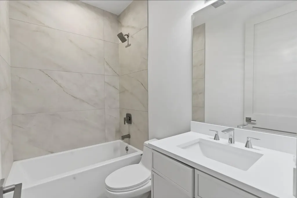 6414 North Francisco Avenue Chicago IL 60645