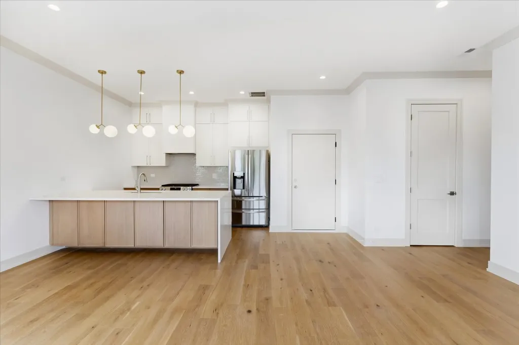 6414 North Francisco Avenue Chicago IL 60645