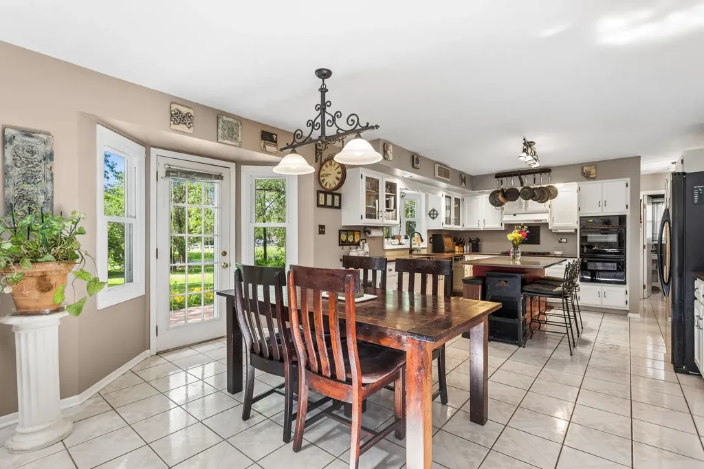 2424 Pepper Tree Court Lisle IL 60532