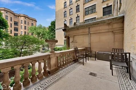 559 West Surf Street Chicago IL 60657
