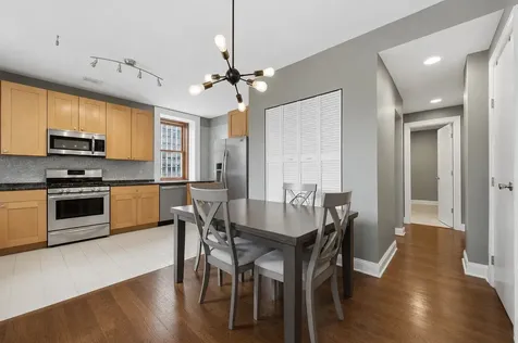 559 West Surf Street Chicago IL 60657
