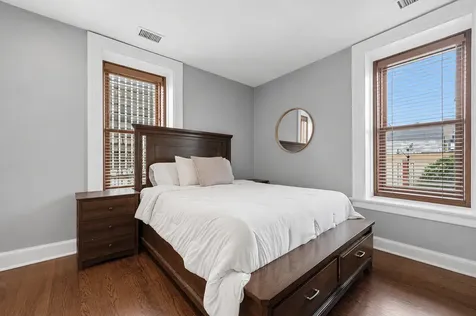 559 West Surf Street Chicago IL 60657