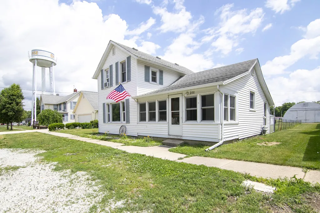 288 South Walnut Street Chebanse IL 60922