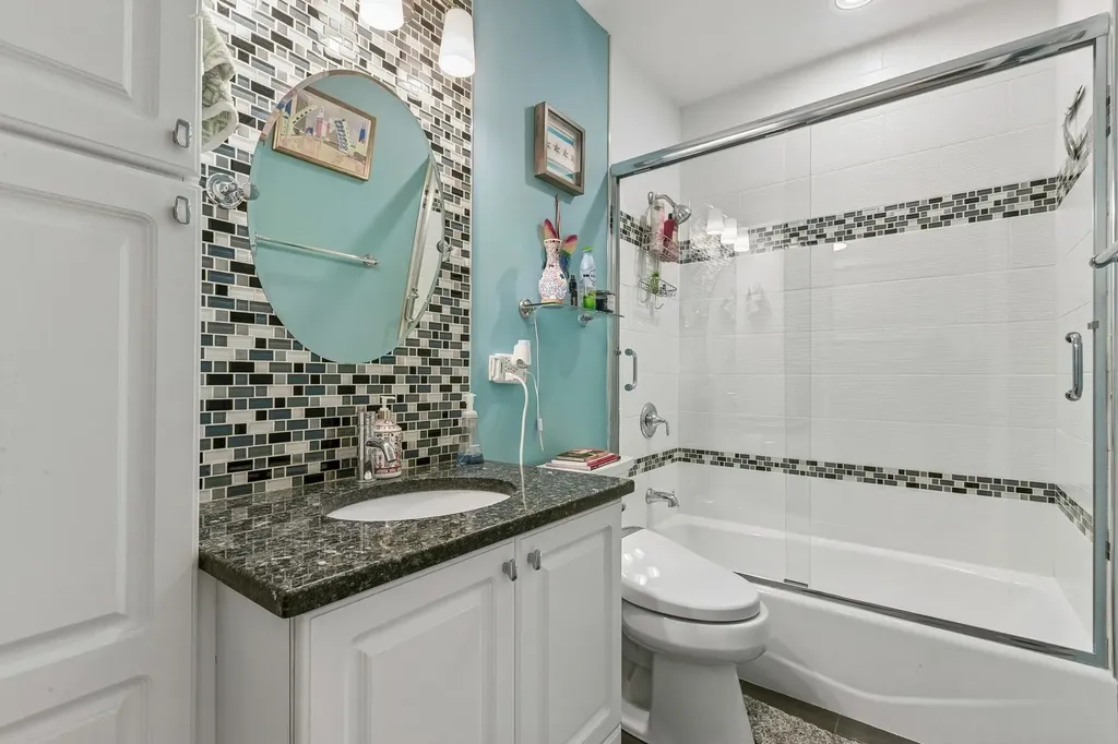 4851 North Paulina Street Chicago IL 60640