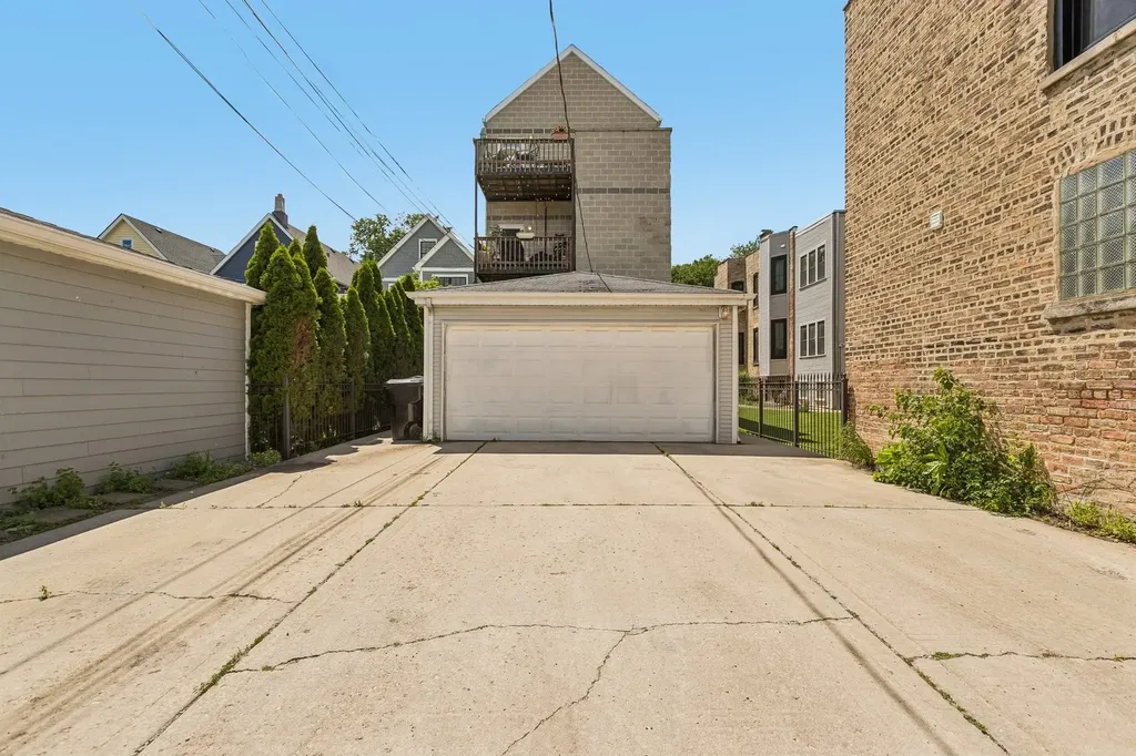 4851 North Paulina Street Chicago IL 60640