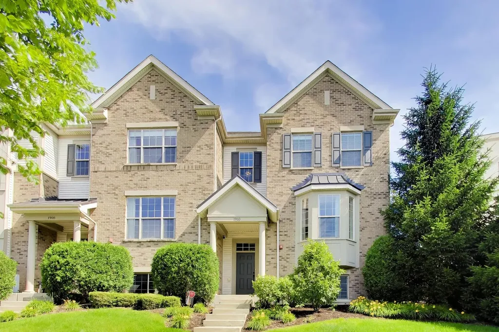 1910 Dauntless Drive Glenview IL 60026