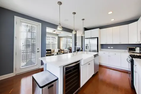 1910 Dauntless Drive Glenview IL 60026