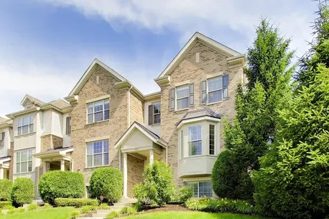 1910 Dauntless Drive Glenview IL 60026