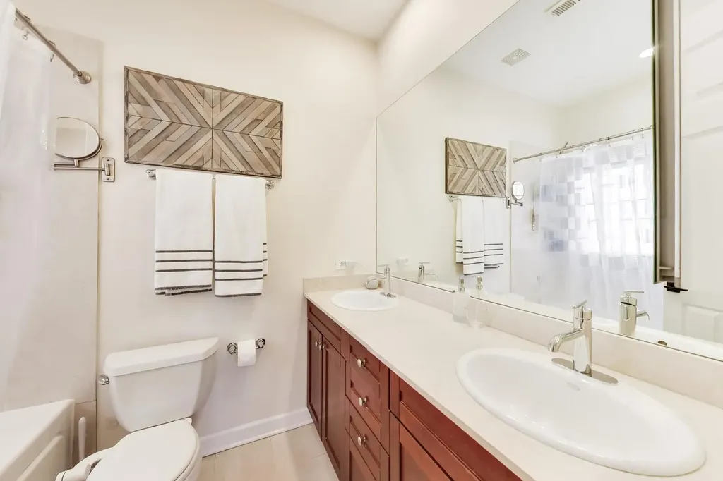 2938 North Damen Avenue Chicago IL 60618