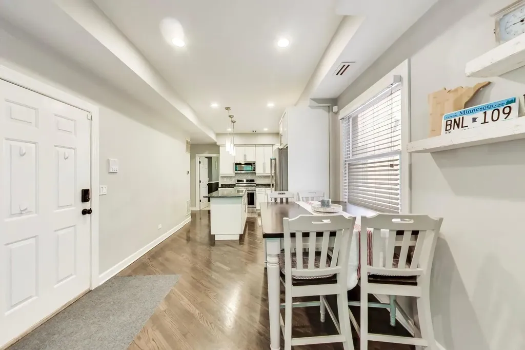 2938 North Damen Avenue Chicago IL 60618