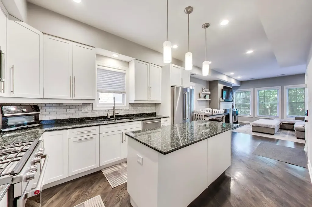 2938 North Damen Avenue Chicago IL 60618