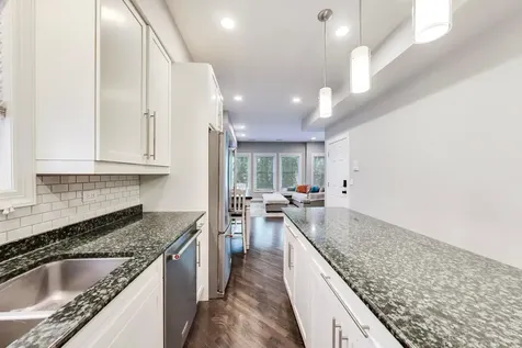 2938 North Damen Avenue Chicago IL 60618
