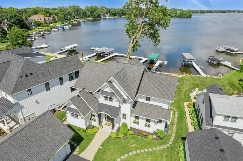 225 Edgewater Drive Crystal Lake IL 60014