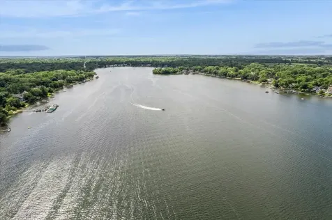 225 Edgewater Drive Crystal Lake IL 60014