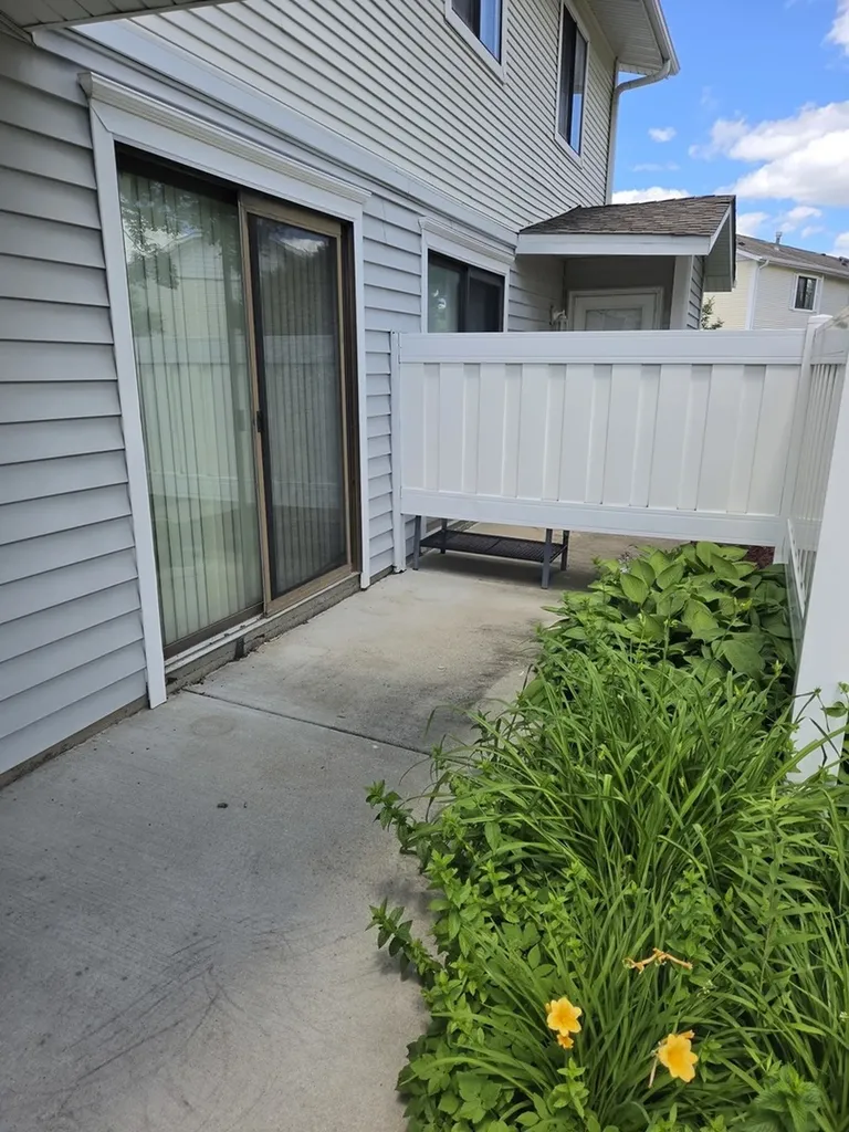 727 Whitesail Drive Schaumburg IL 60194