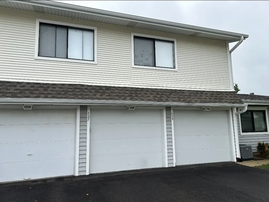 727 Whitesail Drive Schaumburg IL 60194