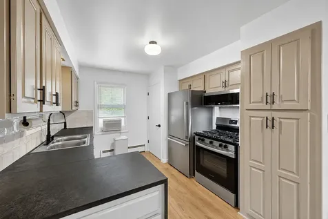 18202 Locust Street Lansing IL 60438