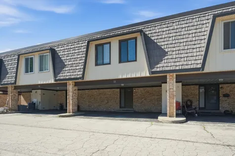 11 Cour Caravelle Palos Hills IL 60465