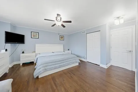 11 Cour Caravelle Palos Hills IL 60465