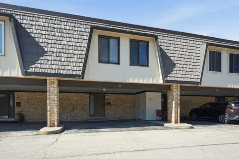11 Cour Caravelle Palos Hills IL 60465