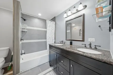 11 Cour Caravelle Palos Hills IL 60465