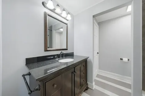 11 Cour Caravelle Palos Hills IL 60465