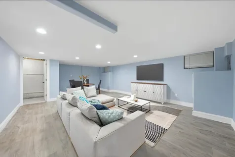 11 Cour Caravelle Palos Hills IL 60465