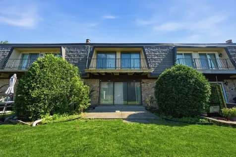 11 Cour Caravelle Palos Hills IL 60465