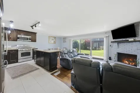 11 Cour Caravelle Palos Hills IL 60465