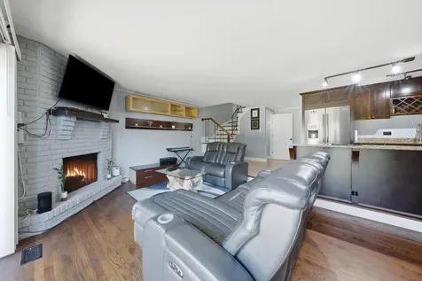 11 Cour Caravelle Palos Hills IL 60465