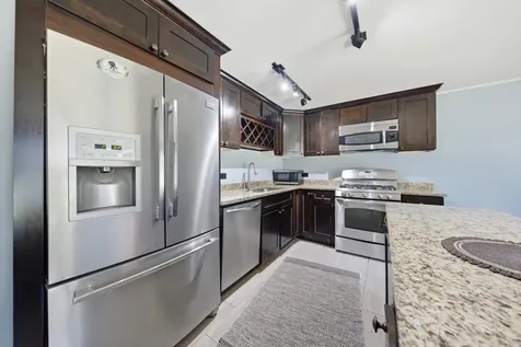 11 Cour Caravelle Palos Hills IL 60465