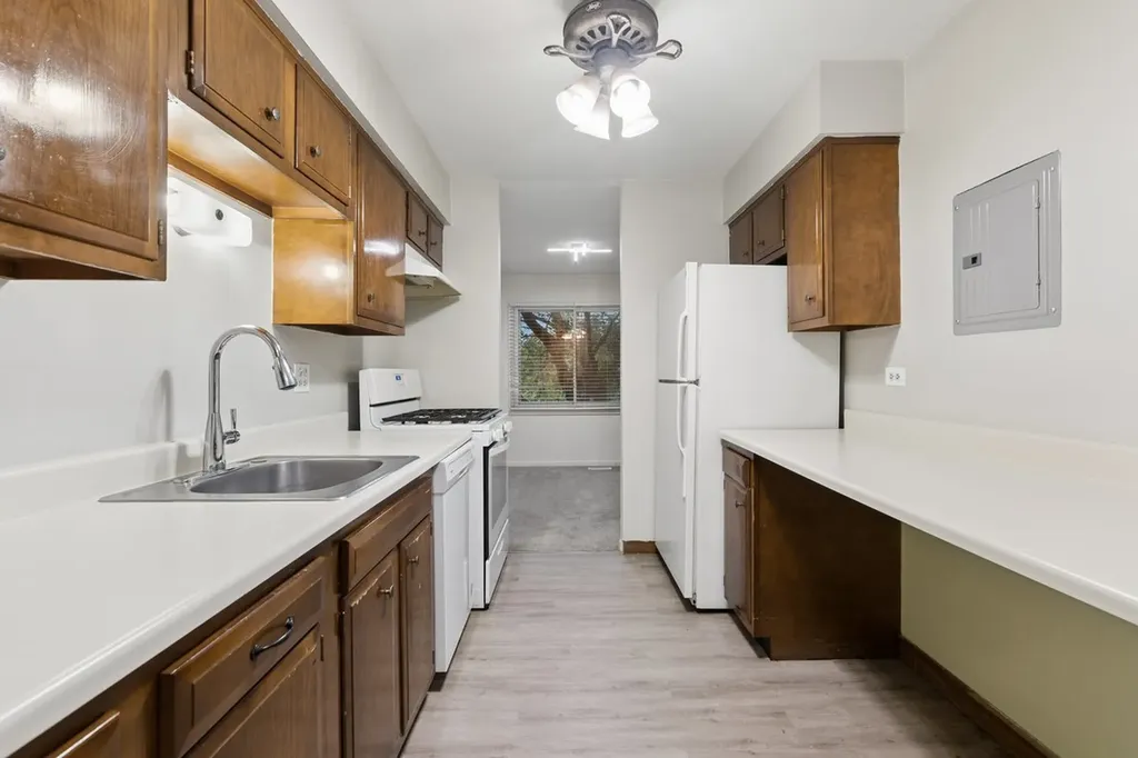 6818 Roberts Drive Woodridge IL 60517