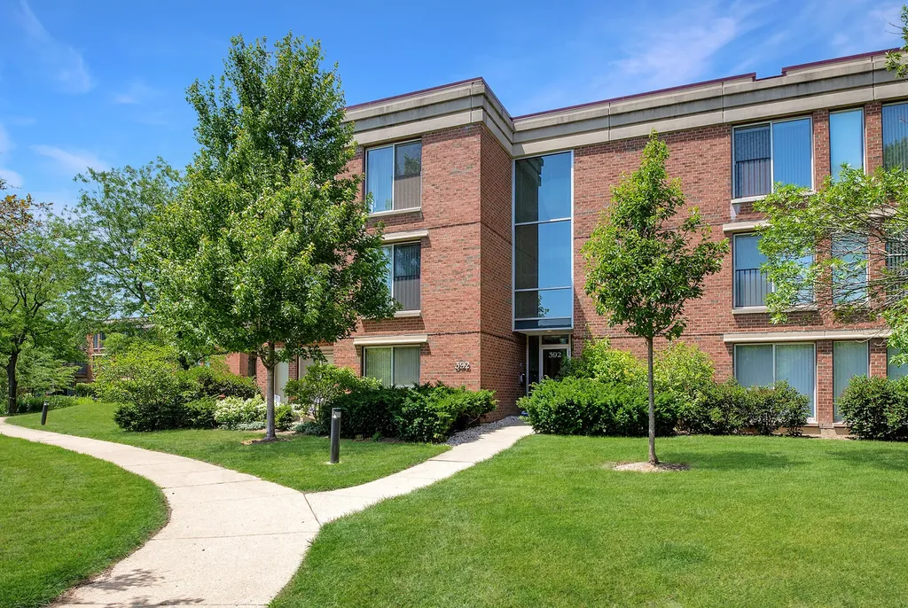 392 Kelburn Road Deerfield IL 60015