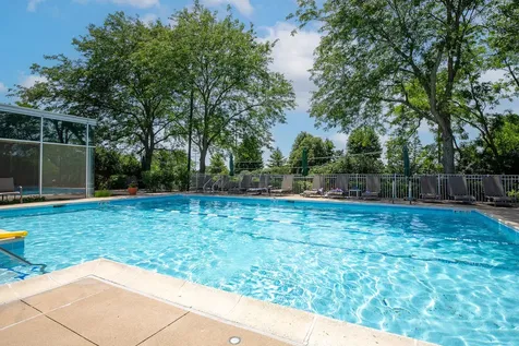 392 Kelburn Road Deerfield IL 60015