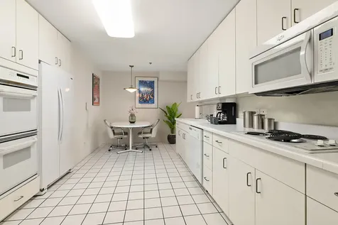 392 Kelburn Road Deerfield IL 60015