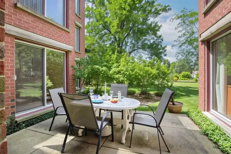 392 Kelburn Road Deerfield IL 60015