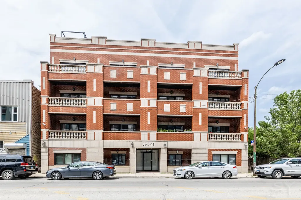 2540 West Diversey Avenue Chicago IL 60647