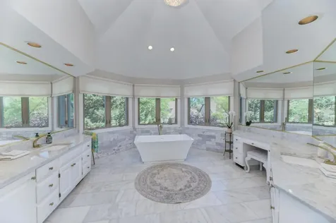 10 Founders Pointe Bloomingdale IL 60108