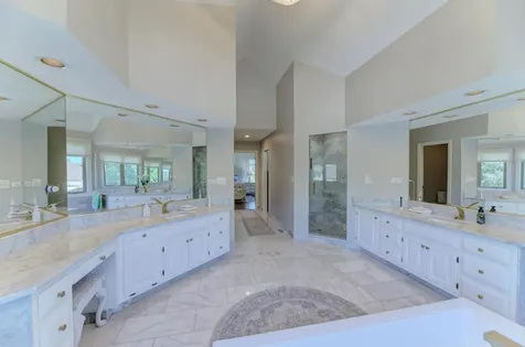10 Founders Pointe Bloomingdale IL 60108