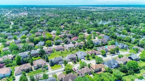 10 Founders Pointe Bloomingdale IL 60108