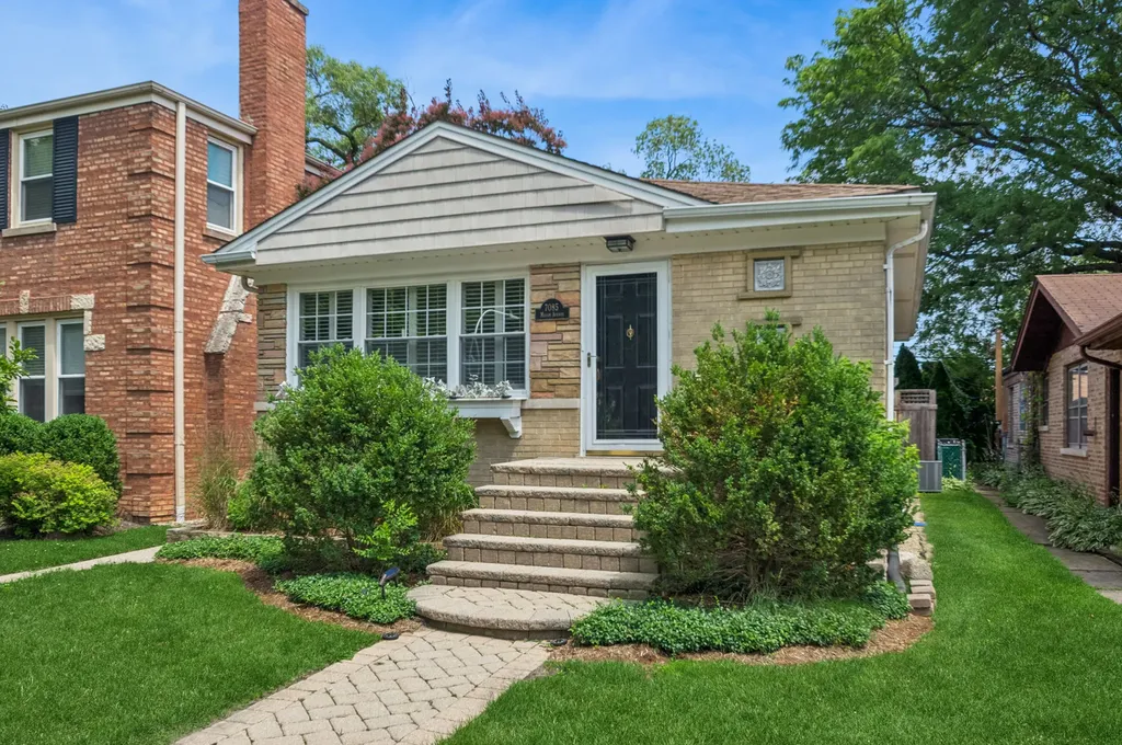 7085 North Mason Avenue Chicago IL 60646