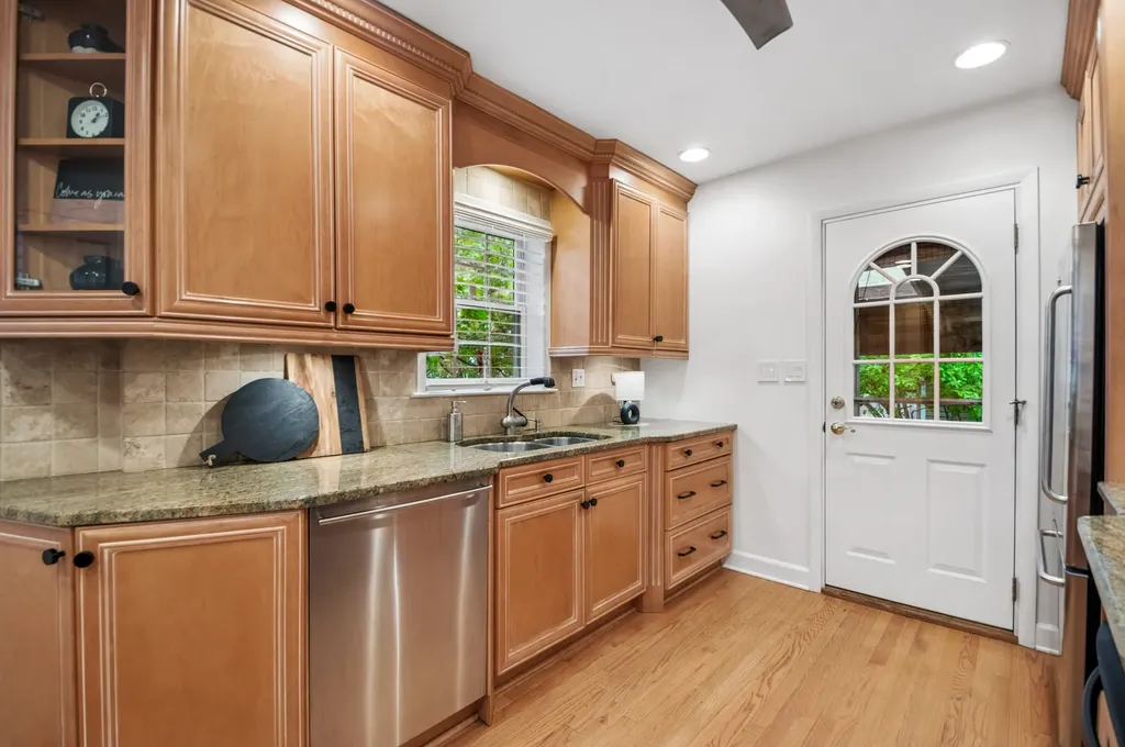 7085 North Mason Avenue Chicago IL 60646