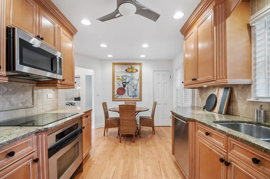 7085 North Mason Avenue Chicago IL 60646