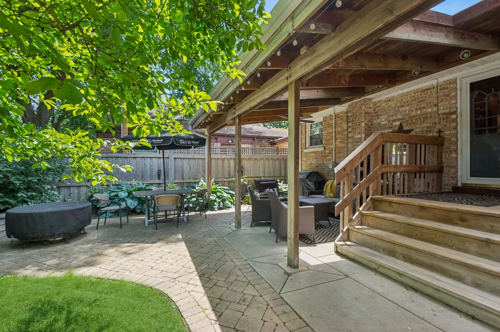 7085 North Mason Avenue Chicago IL 60646