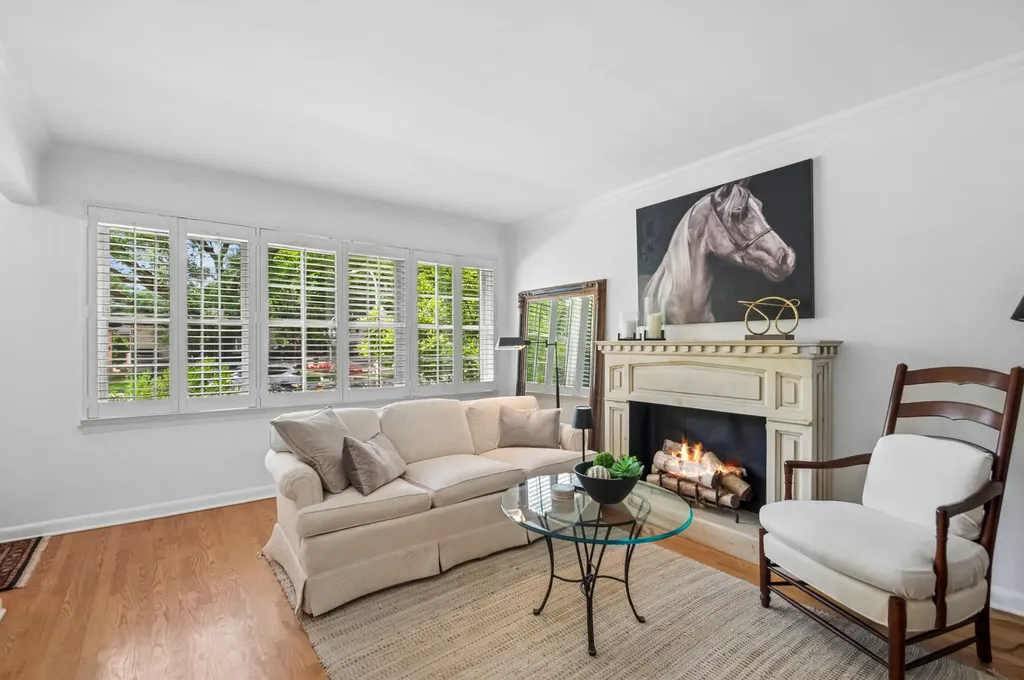 7085 North Mason Avenue Chicago IL 60646