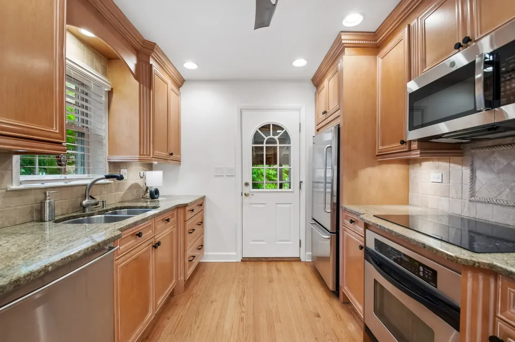 7085 North Mason Avenue Chicago IL 60646