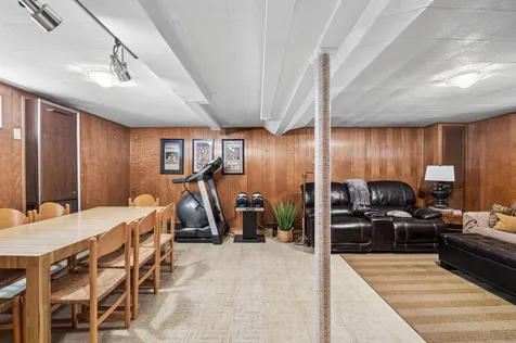 7085 North Mason Avenue Chicago IL 60646